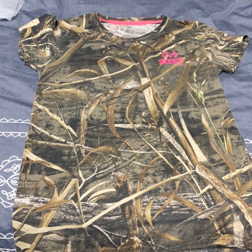 Real Tree t shirt size medium